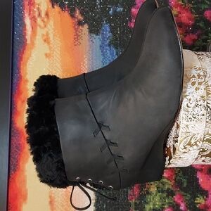 Womens Antia Booties Black Leather